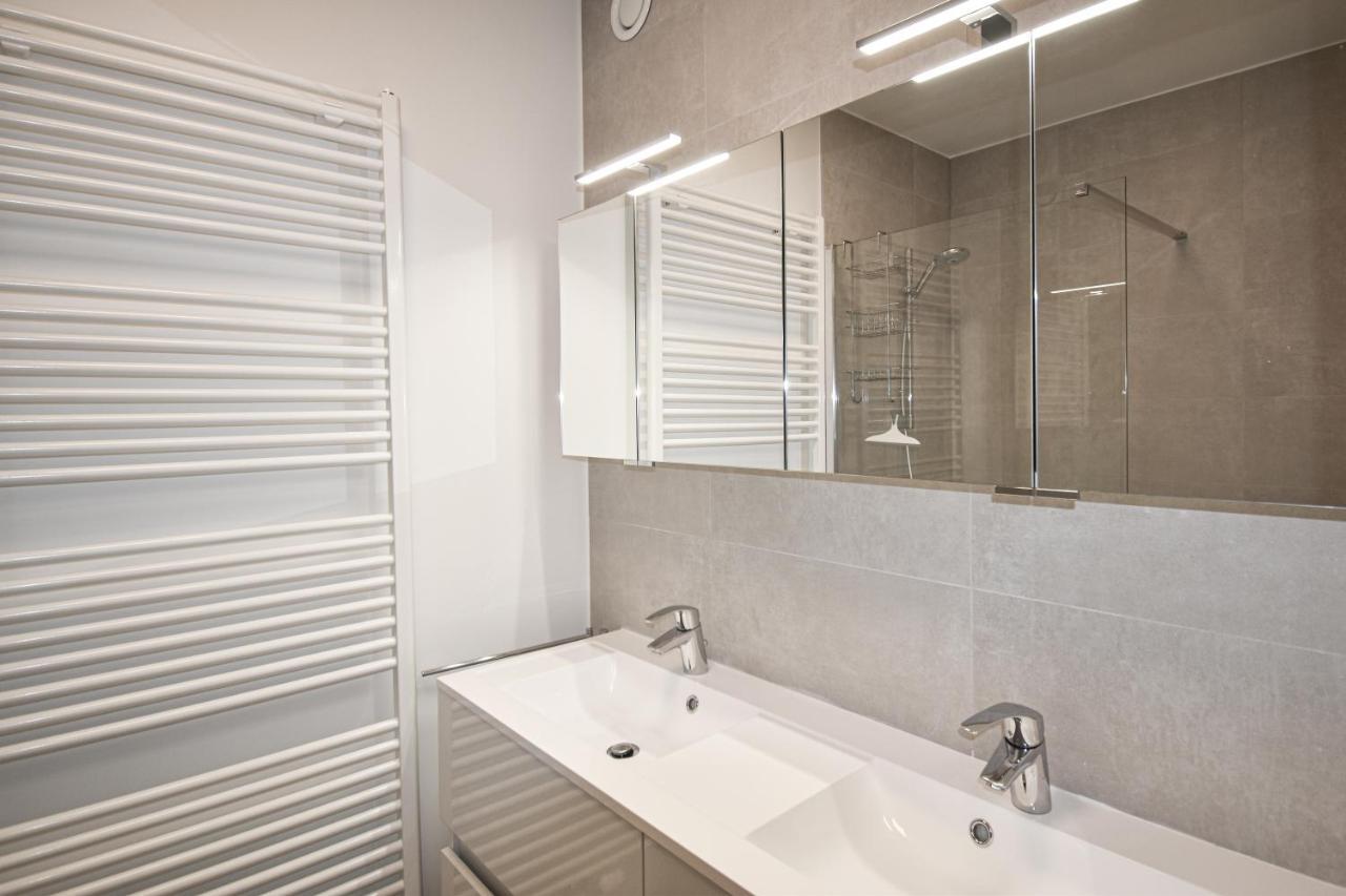 Crystal Residences - Luxurious Seaside Apartments Остенде Экстерьер фото