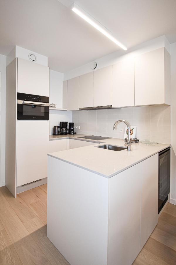 Crystal Residences - Luxurious Seaside Apartments Остенде Экстерьер фото